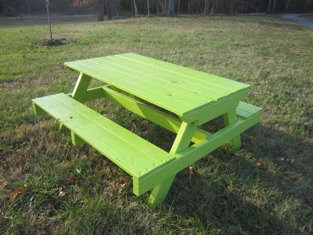 Kid's Pallet Picnic Table